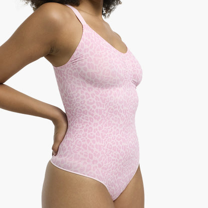 The model is 5'10" and wears a size L.