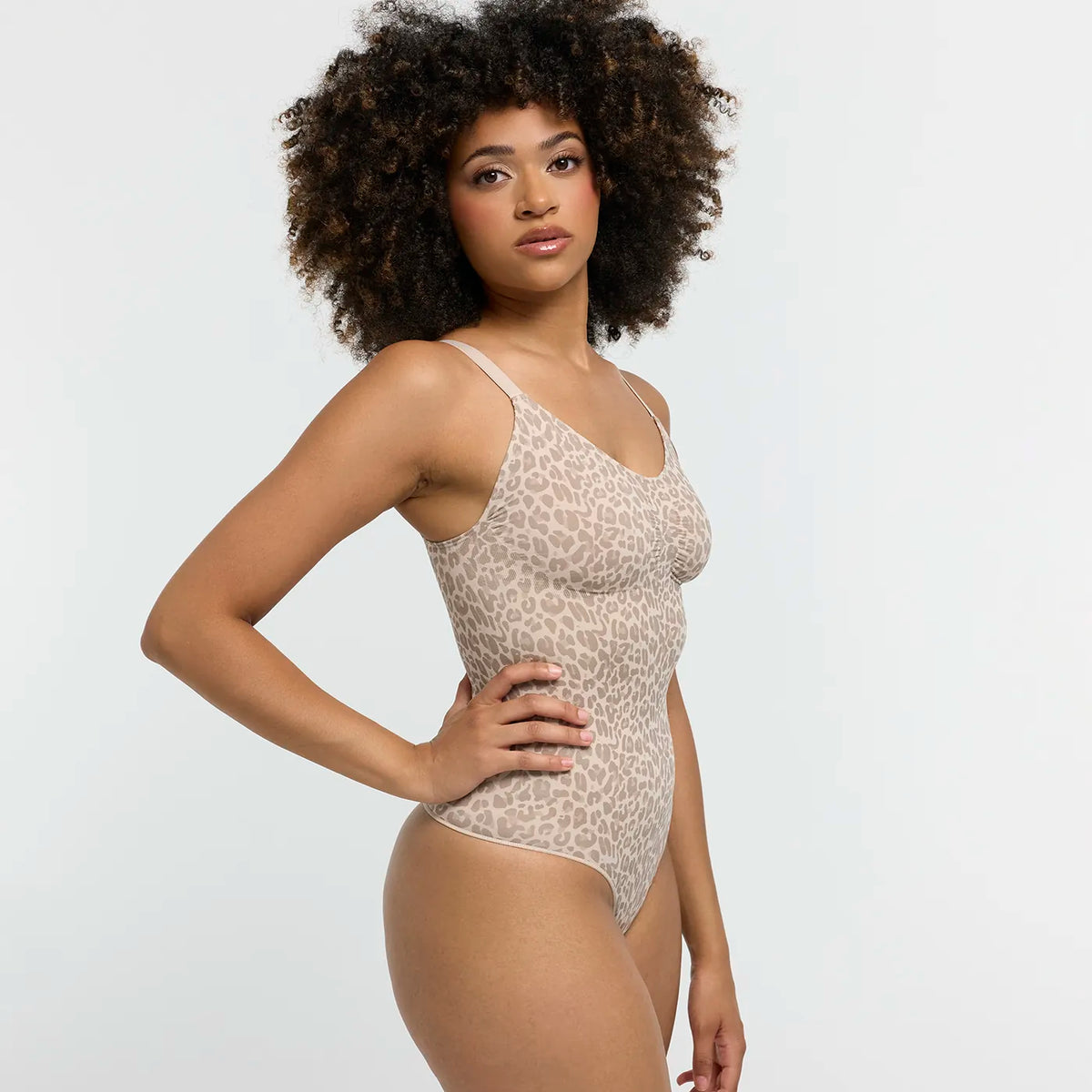 The model is 5'10" and wears a size L.