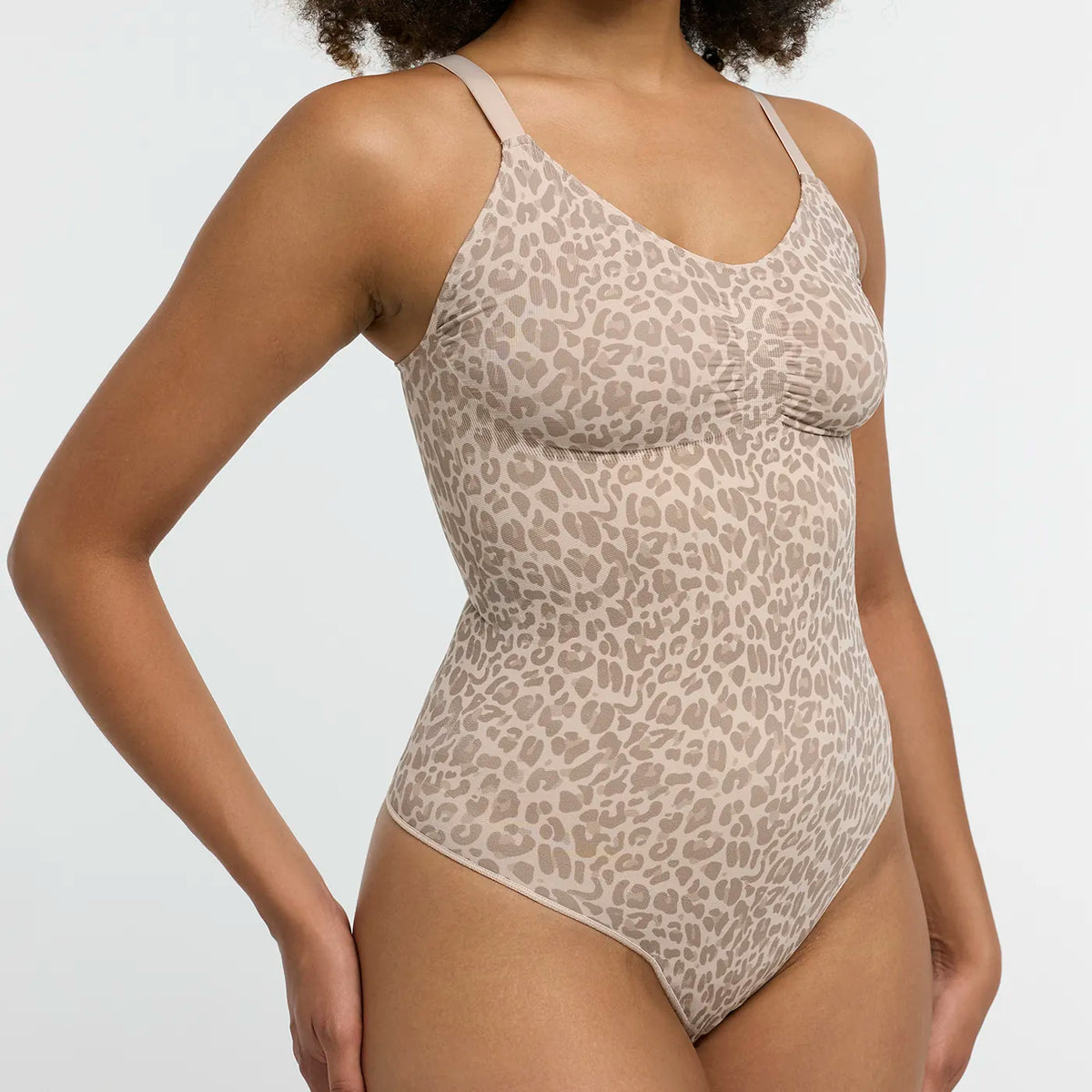 The model is 5'10" and wears a size L.