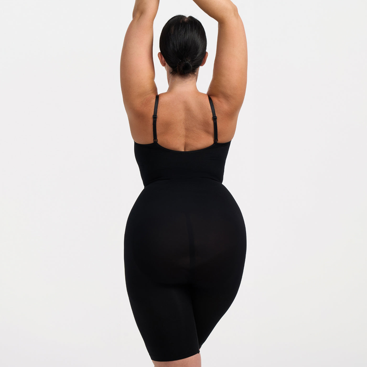 The model is 5'10" and wears a size 2XL.