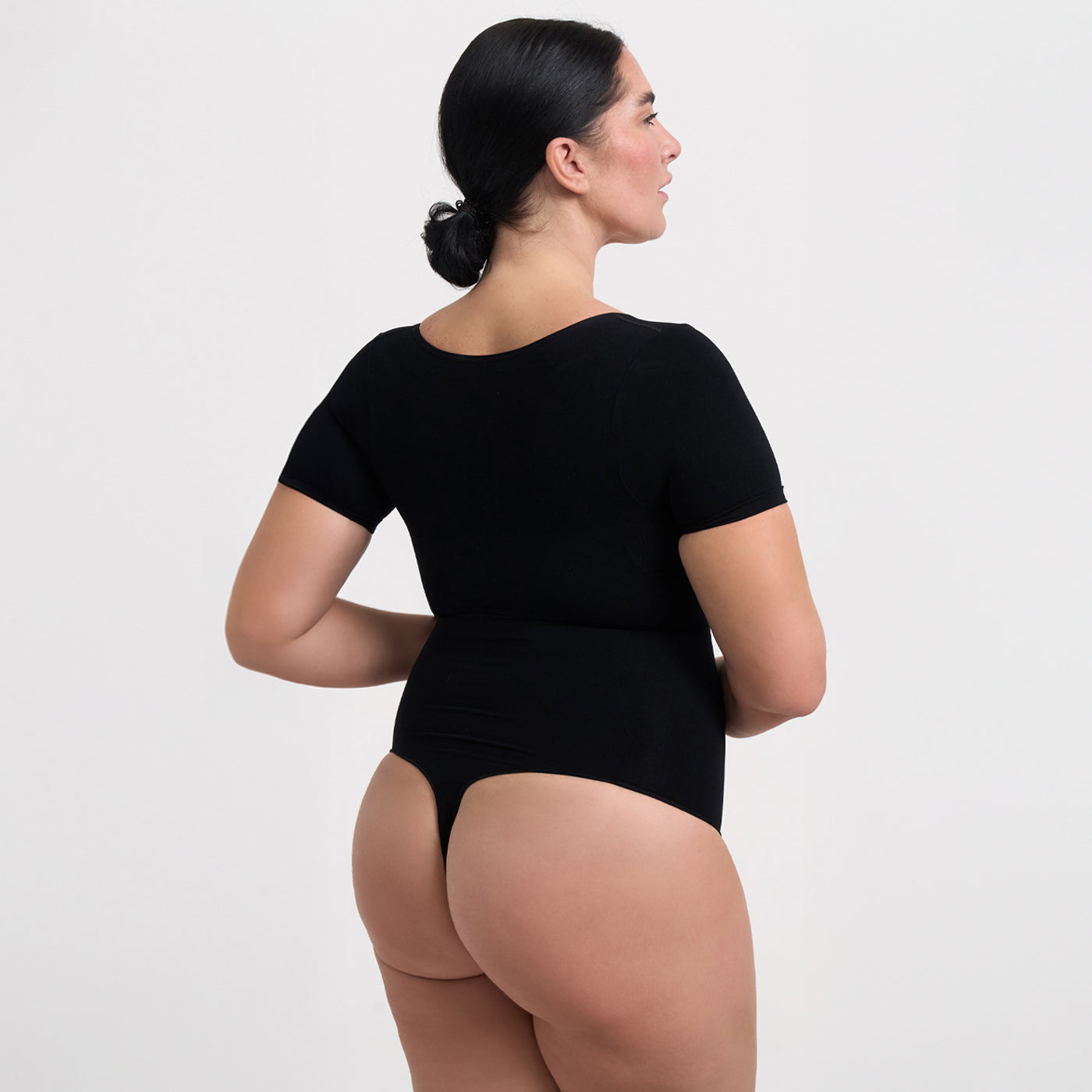 The model is 5'10" and wears a size 2XL.