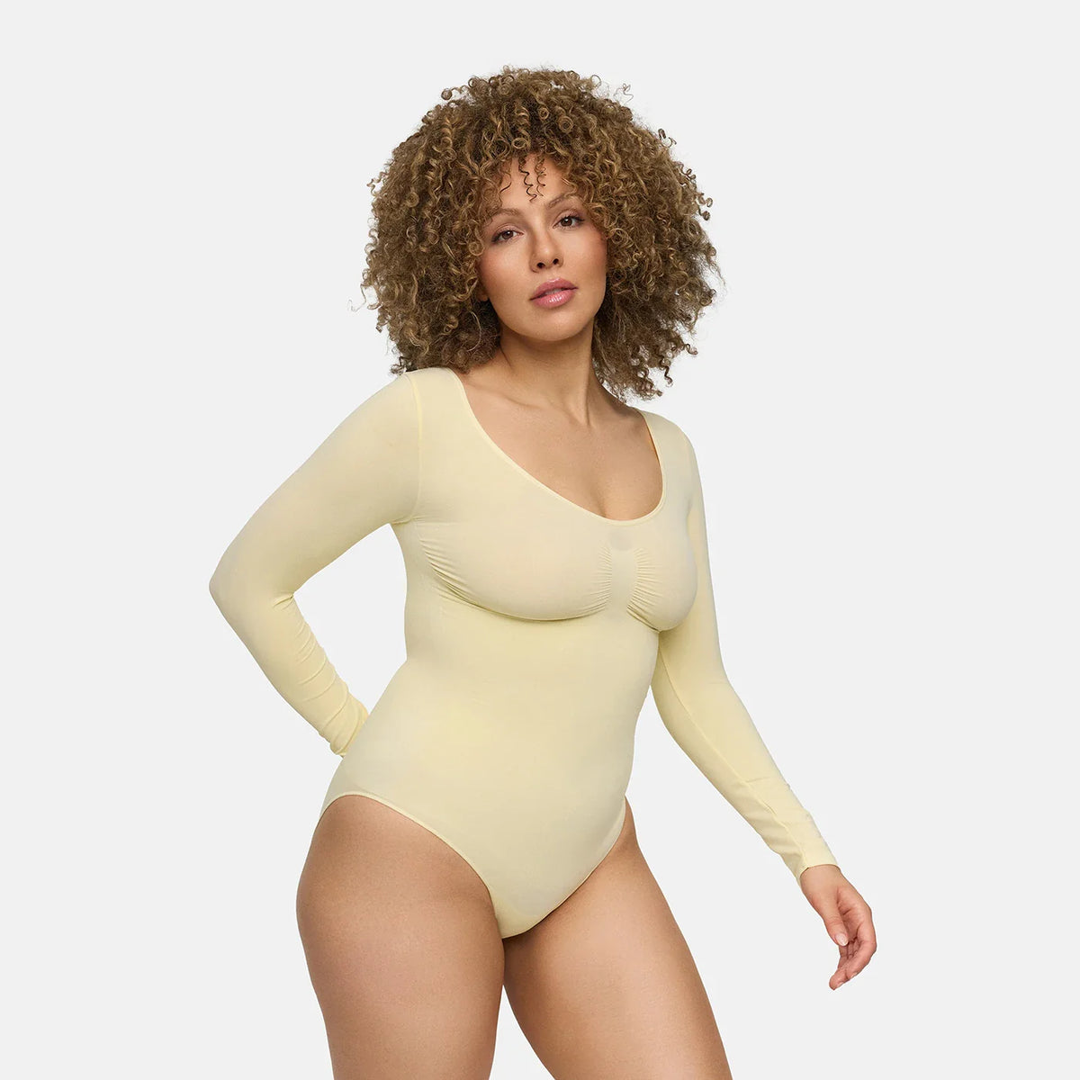 The model is 5'9" and wears a size L.